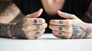 A women have tattoo on her finger.