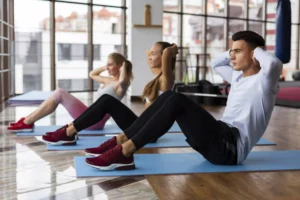 Man women doing crunches.